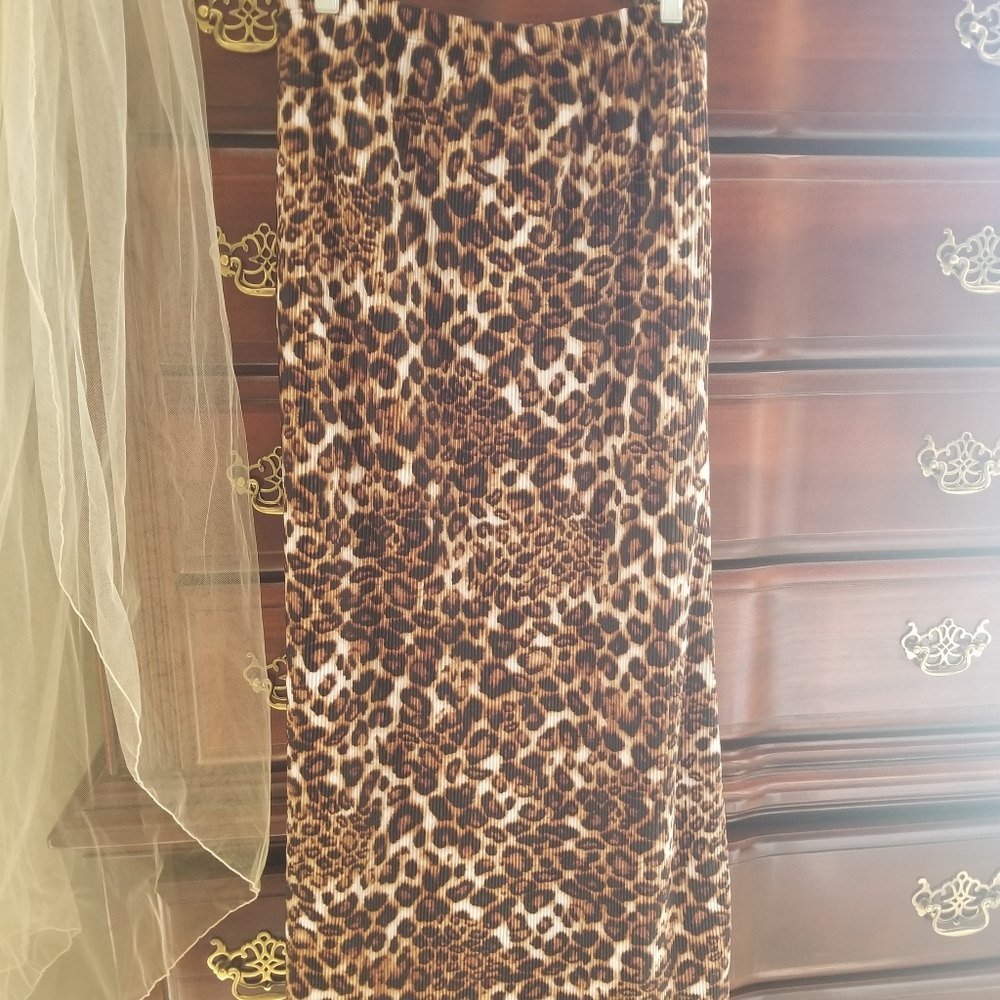 Super cute leopard skirt - M with stretch!